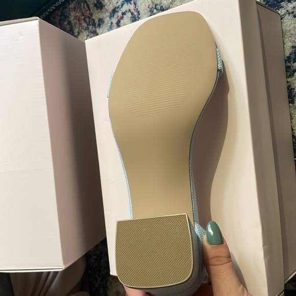 Baby blue sandal brand new never worn in box - Picture 3 of 4